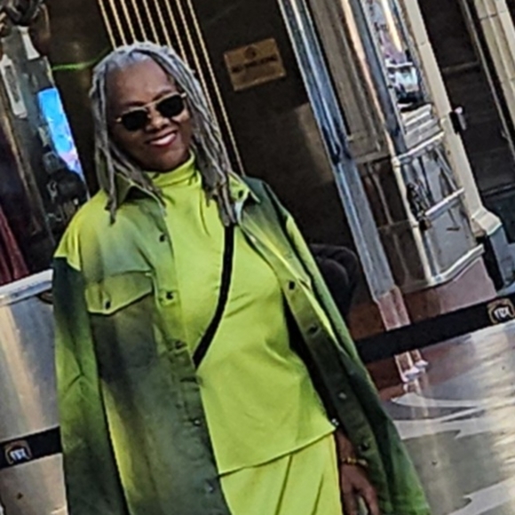 Just B. Seconds , High End Clothing & Accy. - Picture 15 of 16